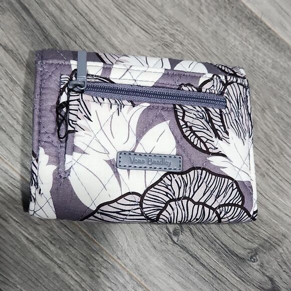NWOT Vera Bradley RFID Floral Moon Trifold Quilted Wallet - Picture 2 of 7